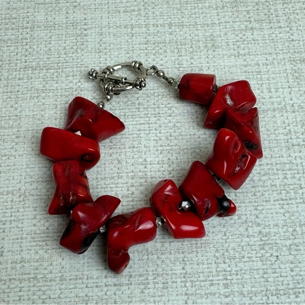 Dyed red coral beaded bracelet